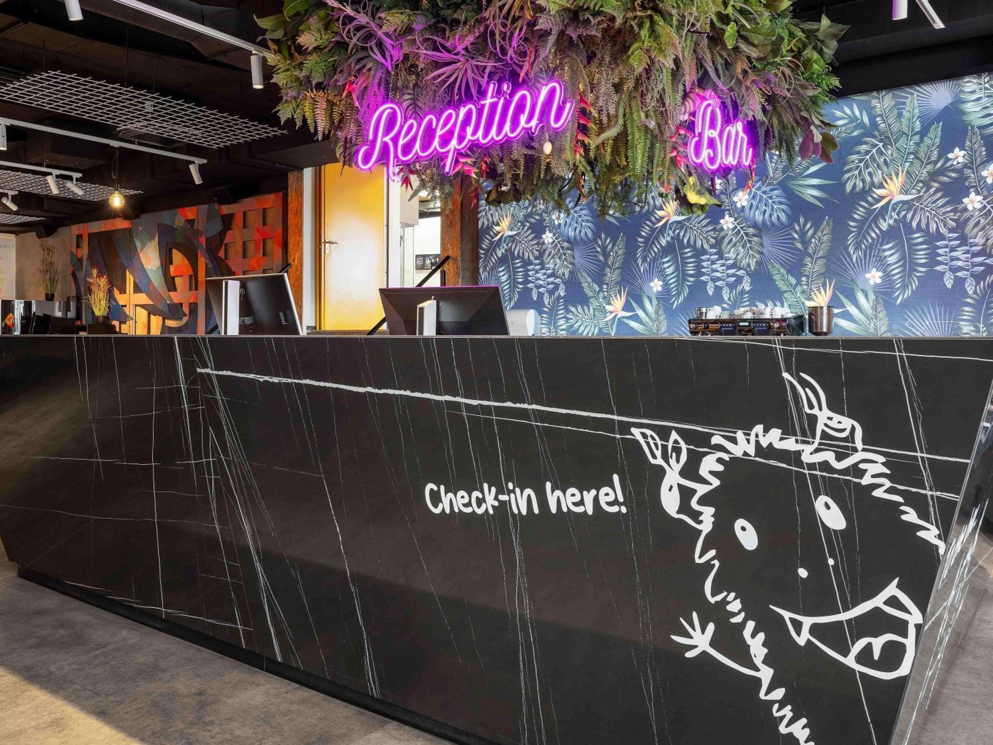 بيت شباب Ibis Styles Ljubljana The Fuzzy Log المظهر الخارجي الصورة