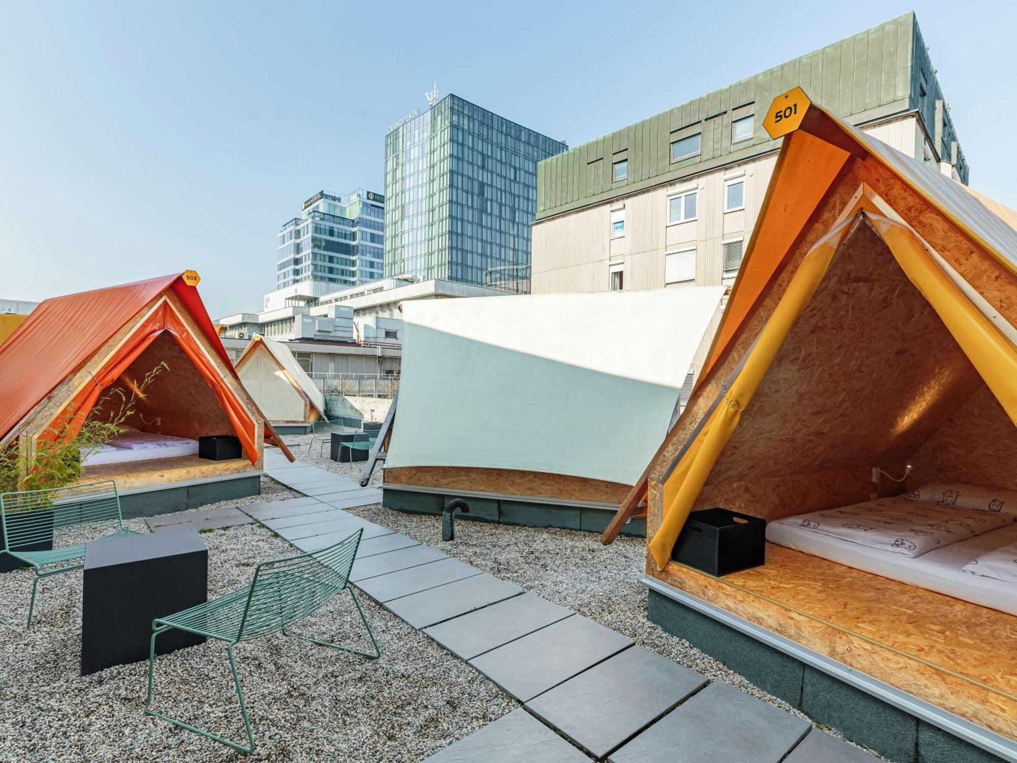 بيت شباب Ibis Styles Ljubljana The Fuzzy Log المظهر الخارجي الصورة